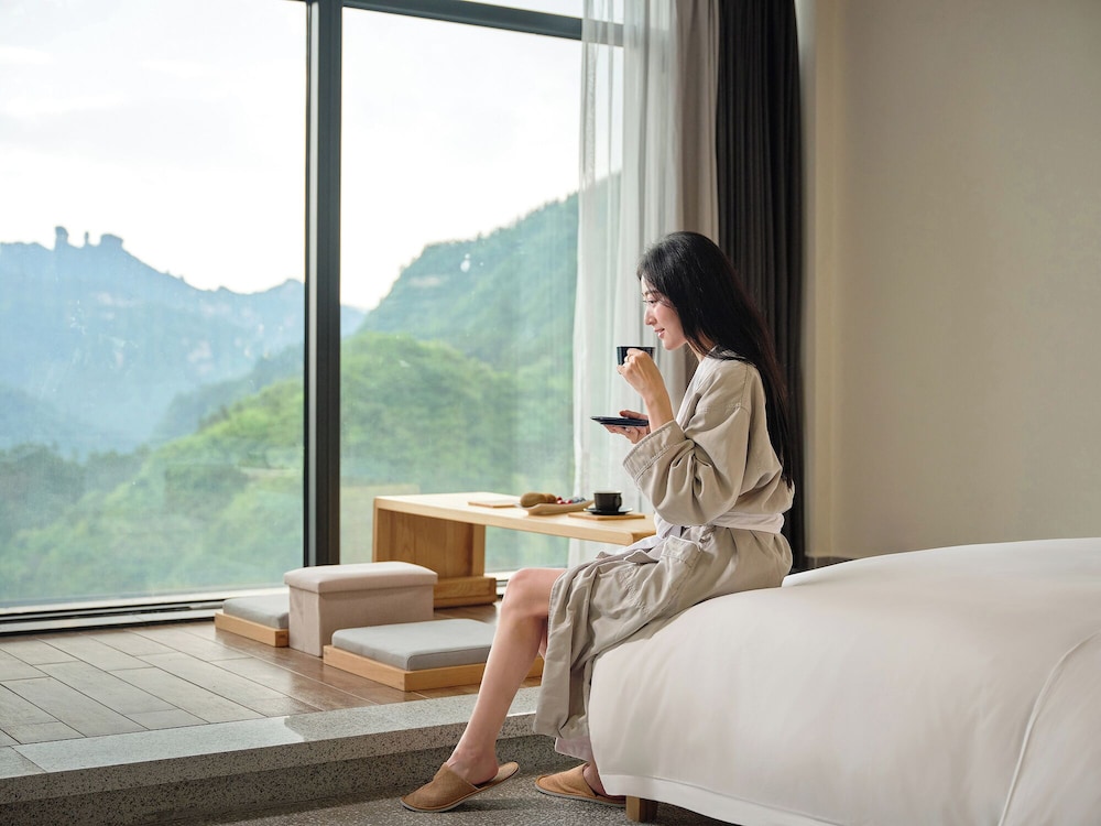 Classic Suite, Hill View