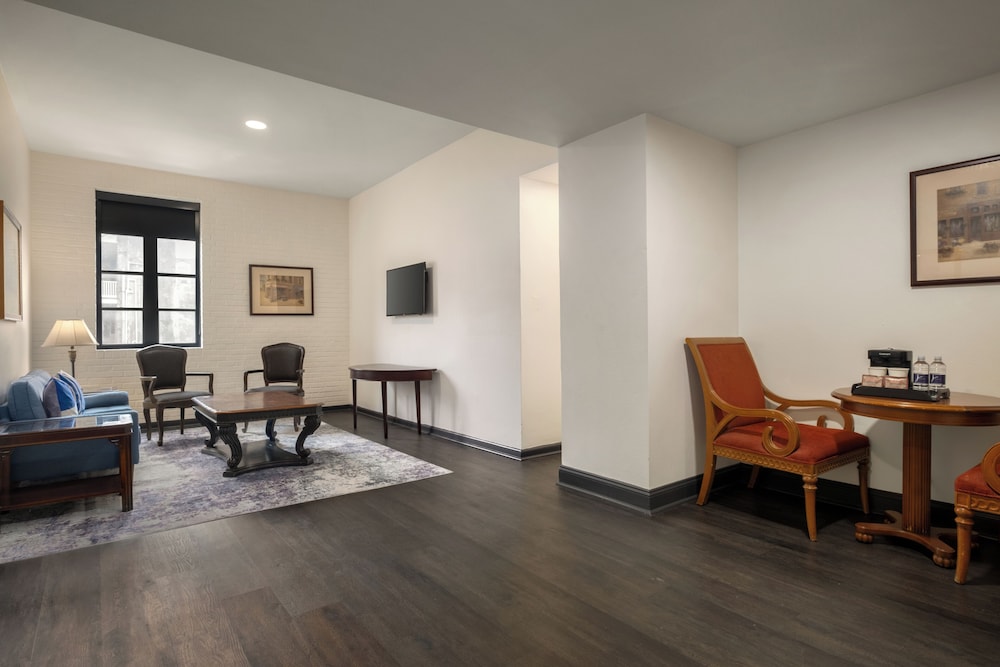 Suite, 1 Bedroom - Photo 3