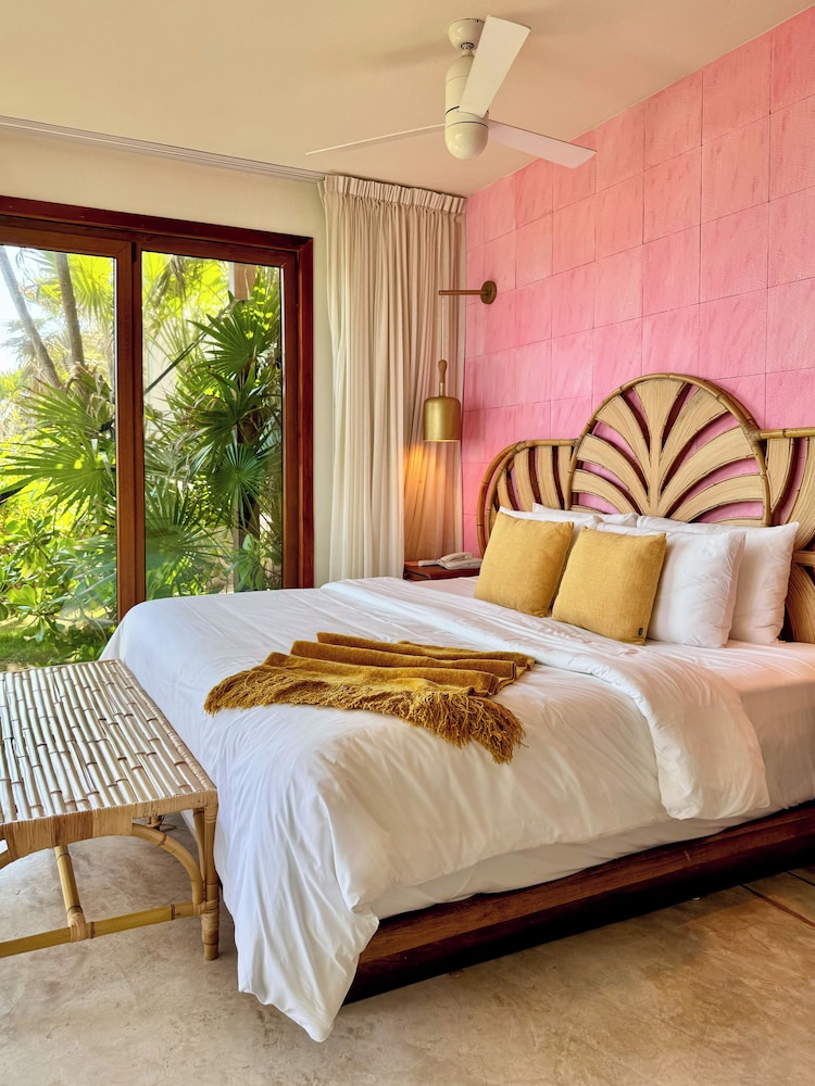 Sea Front Room With Refreshing Plunge Pool