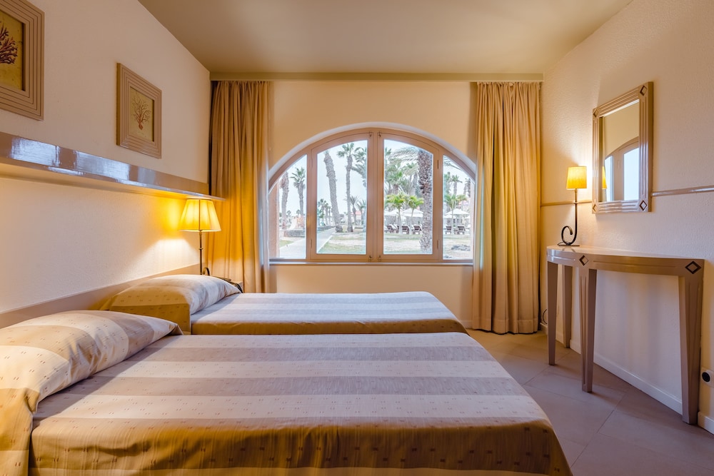 Junior Suite, Beachside - Photo 1