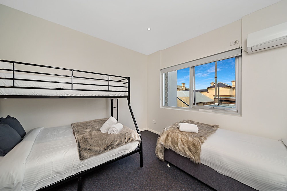 Deluxe Apartment, 2 Bedroom (1 King Bed, 1 Single Bed and 1 Tri-Bunk) photo 2