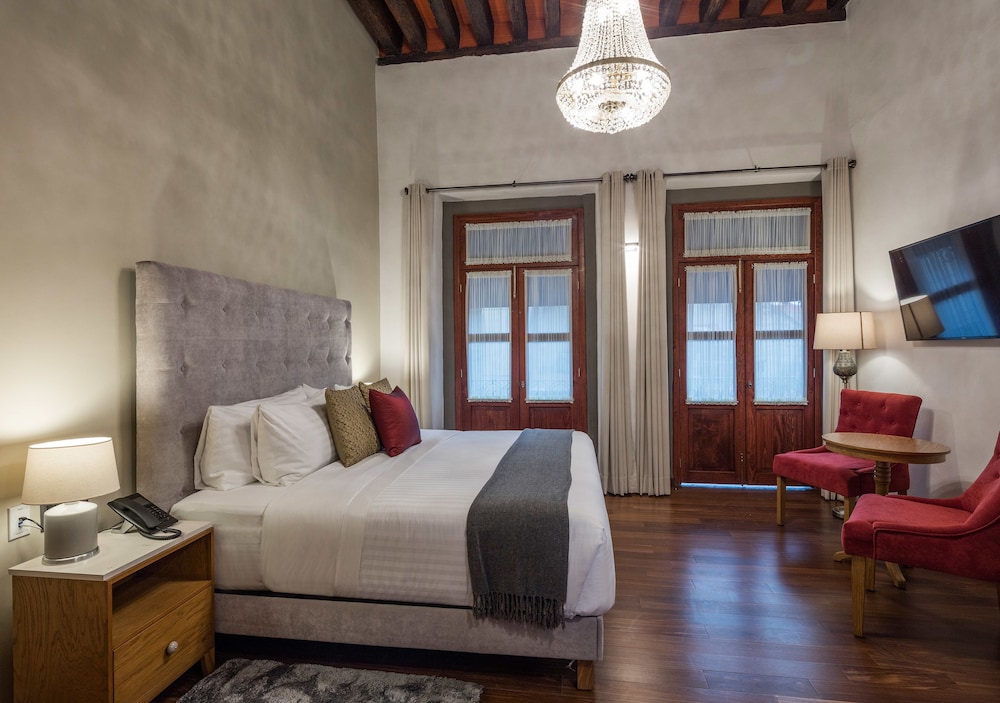 Standard Double Room, 1 King Bed, Balcony, City View photo 2