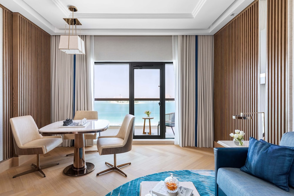 Luxury Suite Palm Sea View King Bed with Sofa Bed and Club Lounge Access