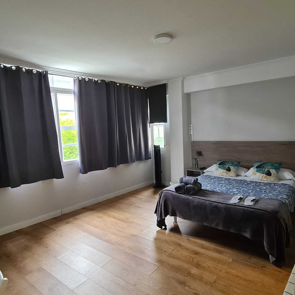 Double (1 bed) with private bathroom - Photo 4