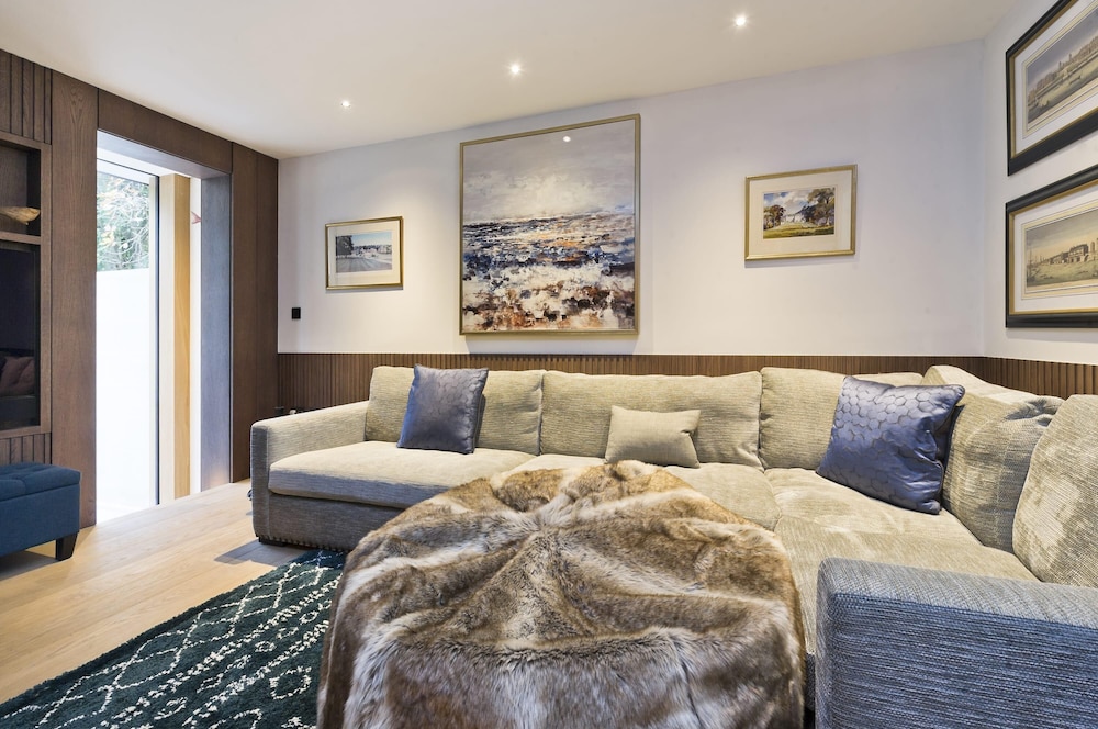 Stunning 5 bed Fulham Home w Indoor Pool Sauna and Private Garden, Photo 12