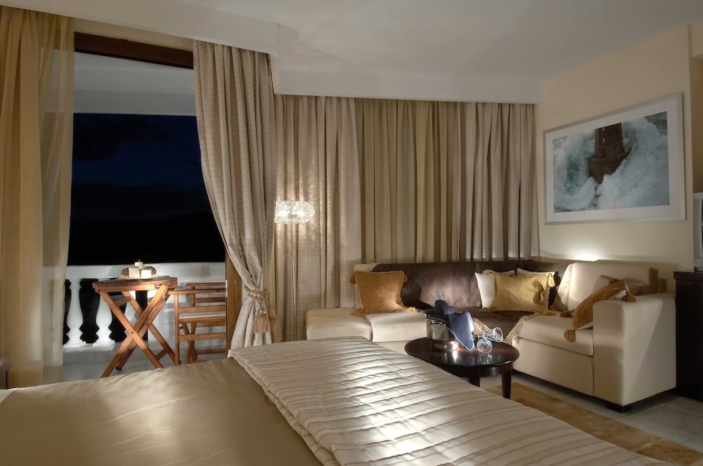 Deluxe Suite, Sea View photo 2
