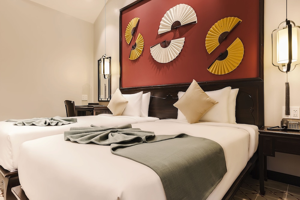 Deluxe Twin Room (Garden View or City View) photo 2