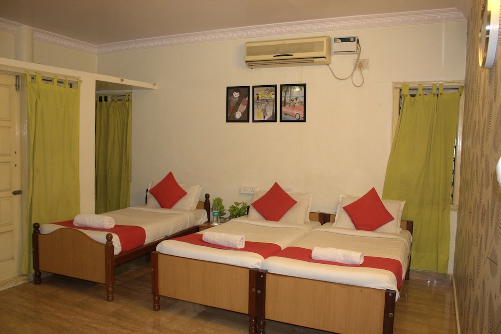 Deluxe Room - Photo 8