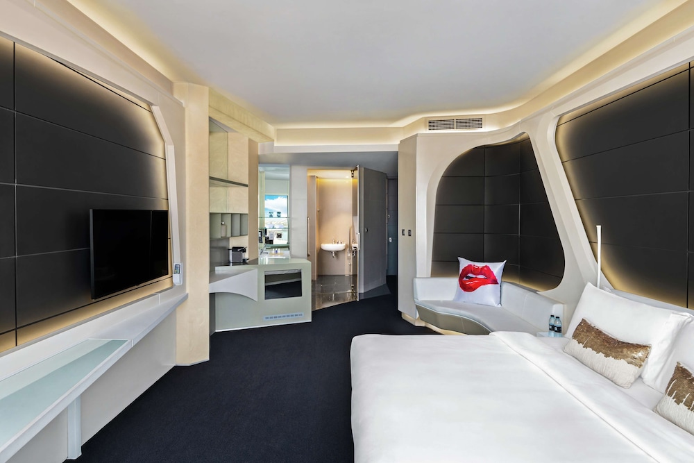 Deluxe Room, 1 King Bed, Accessible
