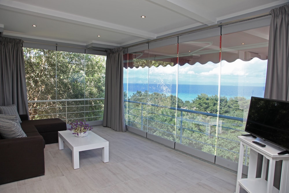 Honeymoon Suite photo 1