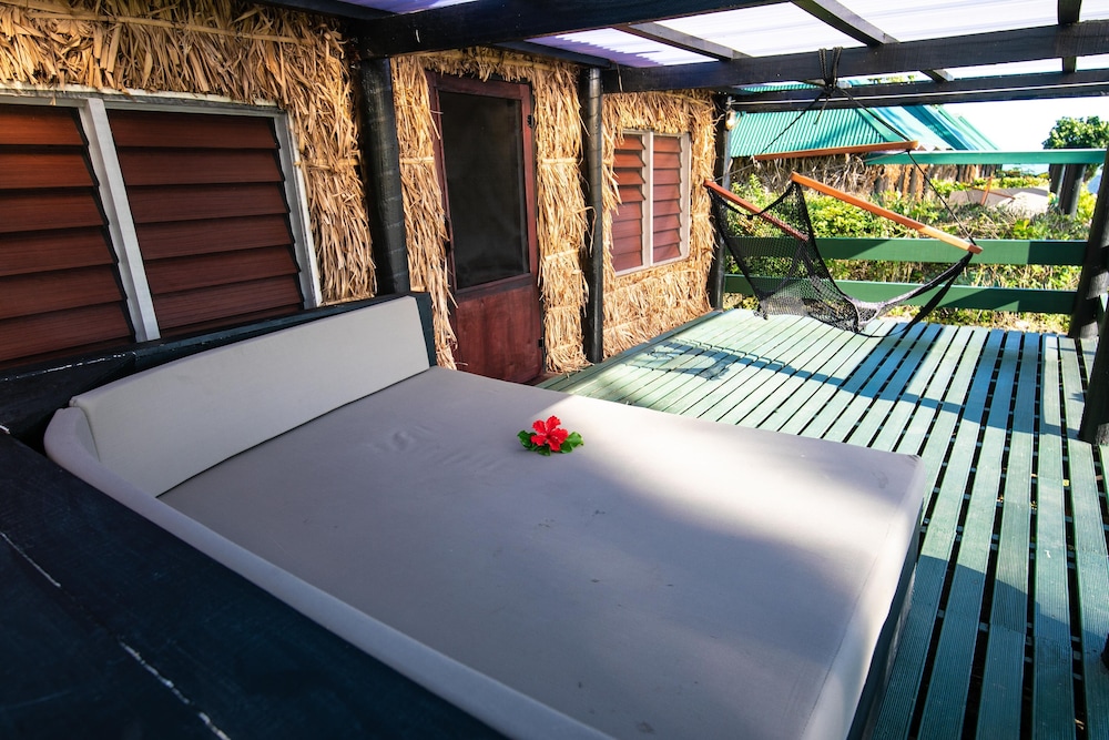 Deluxe Seaside Bure (children 2 Years Above)