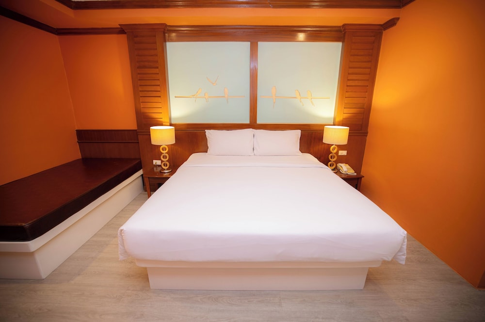 Superior King Room (Noisy Notice) - Photo 2
