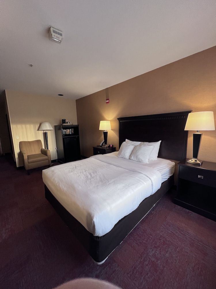 1 Queen Bed Accessible Non Smoking photo 2