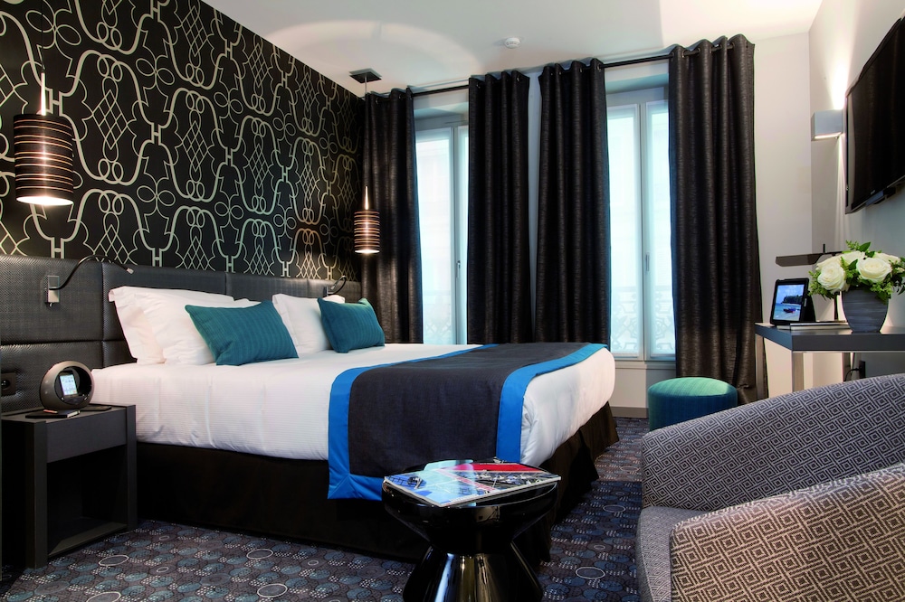 Le Grey Hotel bedroom photo