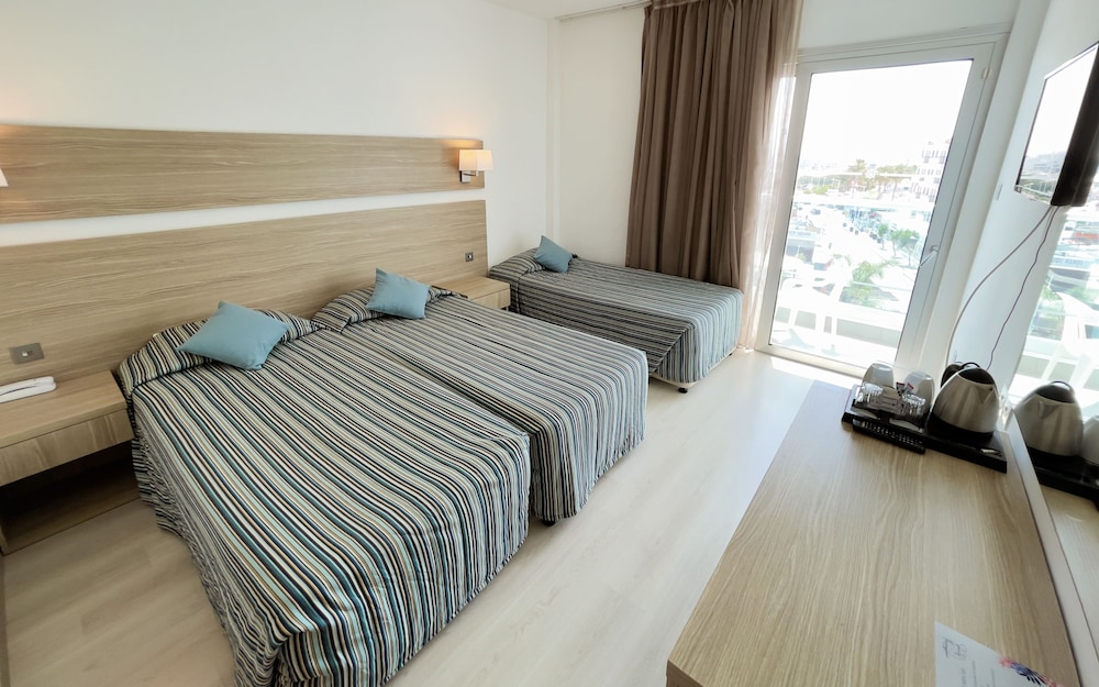 Standard Twin Room photo 3