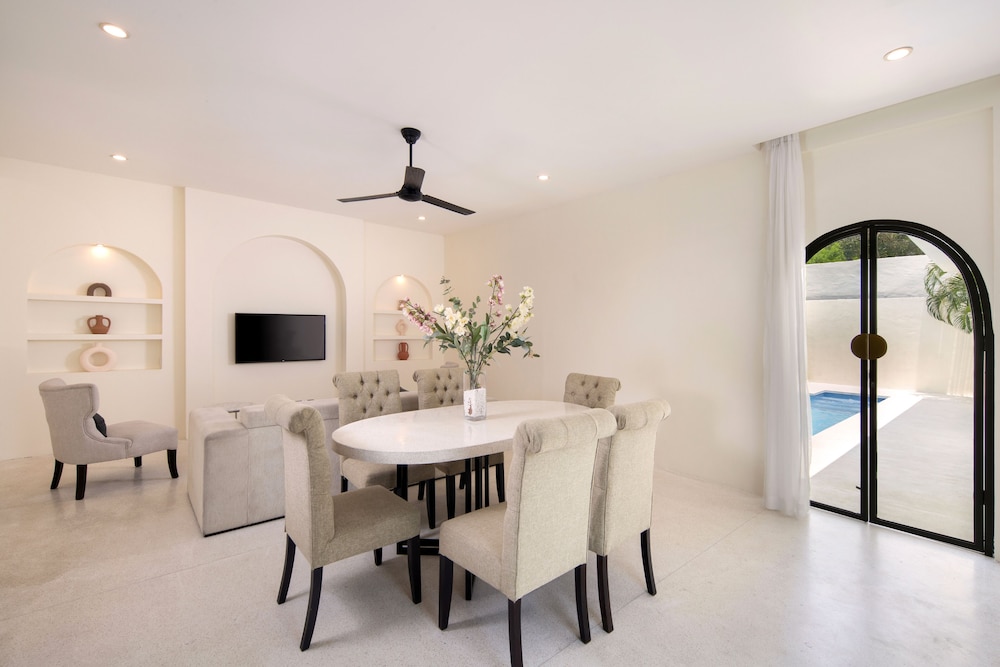 Luxury Villa, 2 Bedrooms, Pool View - Photo 8