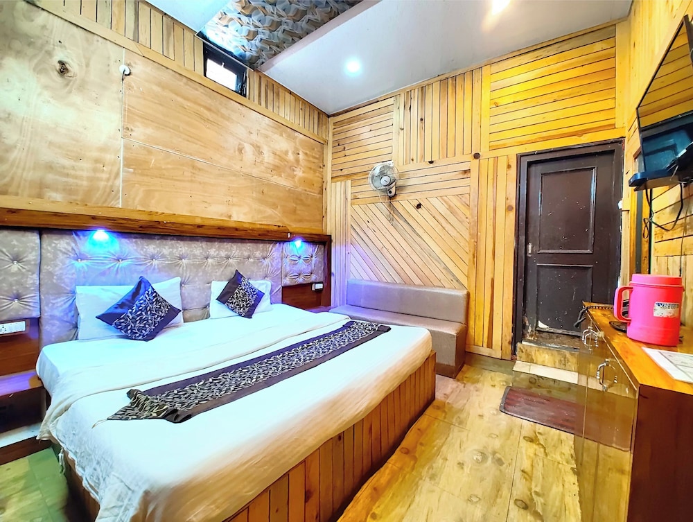 Deluxe Double Room, Multiple Beds photo 3