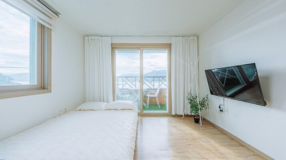 Room (205) - Photo 9