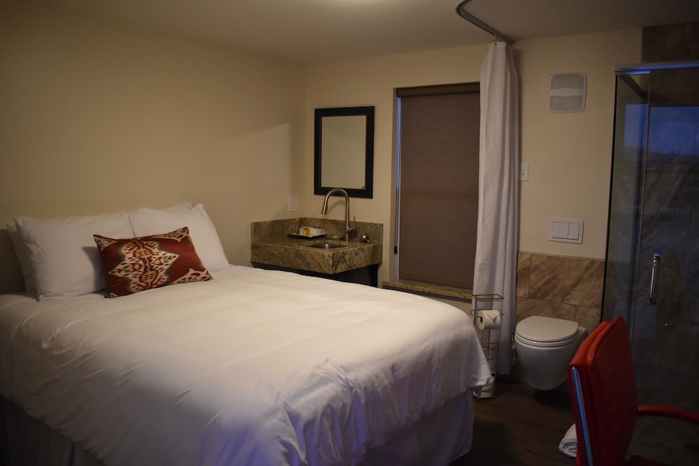 Studio, 1 Queen Bed photo 1