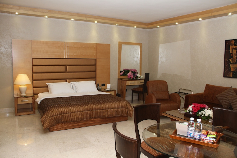 Executive Studio Suite, 1 Queen Bed, Hot Tub photo 1
