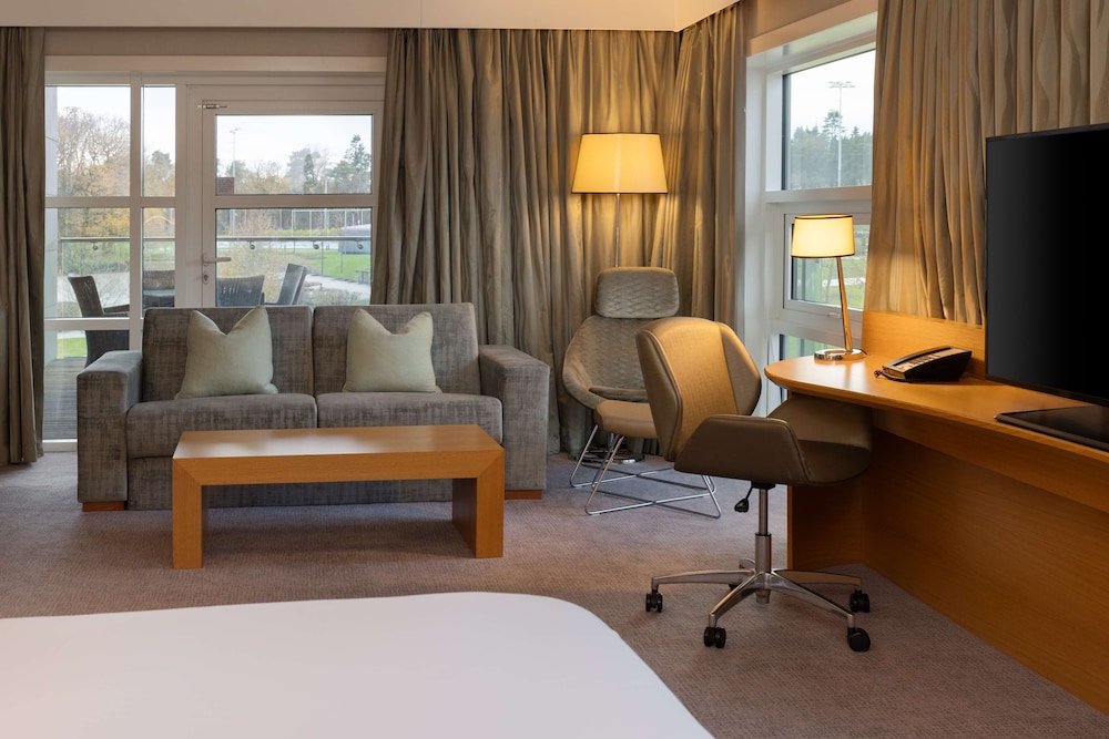 King Junior Suite with Balcony - Photo 5