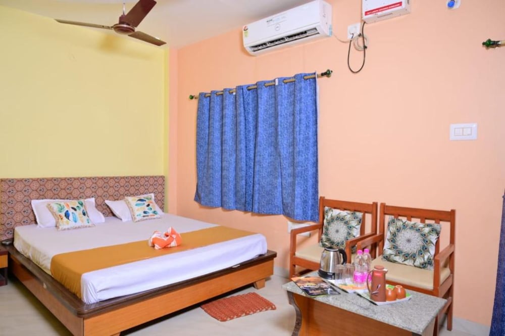 Deluxe Double Room, Multiple Beds, City View
