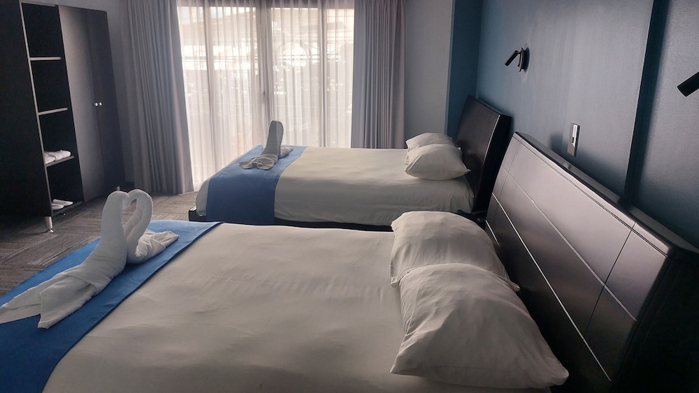 Family Double Room, 2 Double Beds, Private Bathroom photo 3