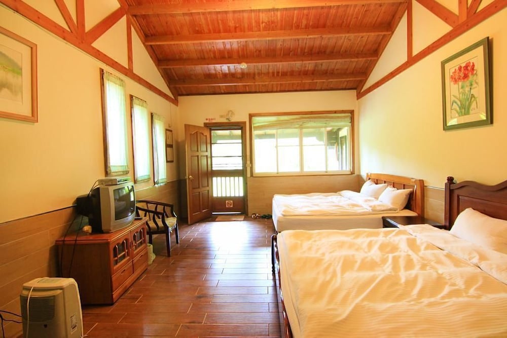 Quadruple Room, 2 Queen Beds, Garden View photo 1