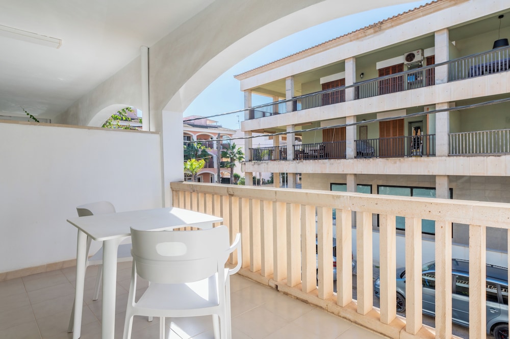 Single Room, Terrace (Street View) thumbnail 6