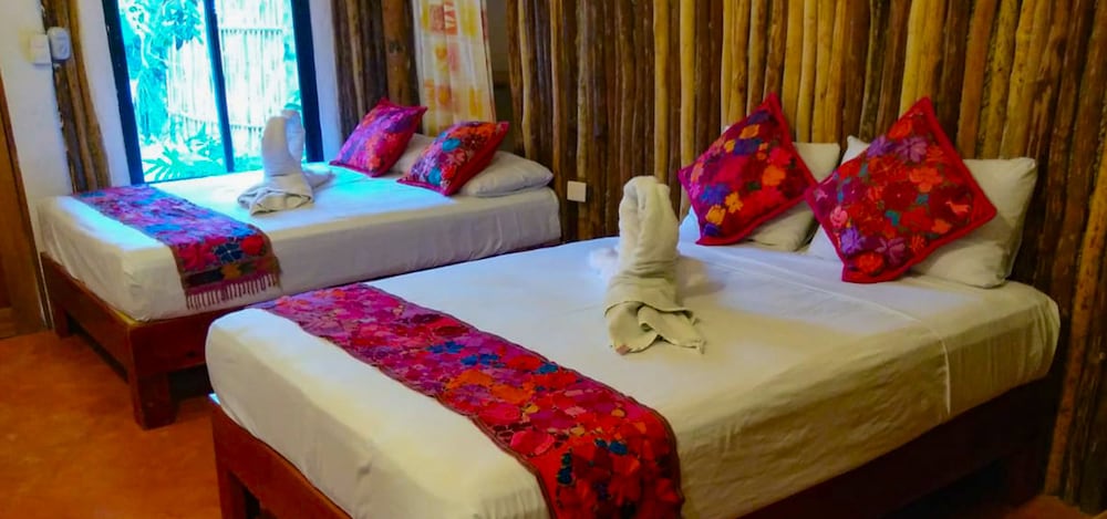 Traditional Cabin, 2 Double Beds, Ensuite photo 2