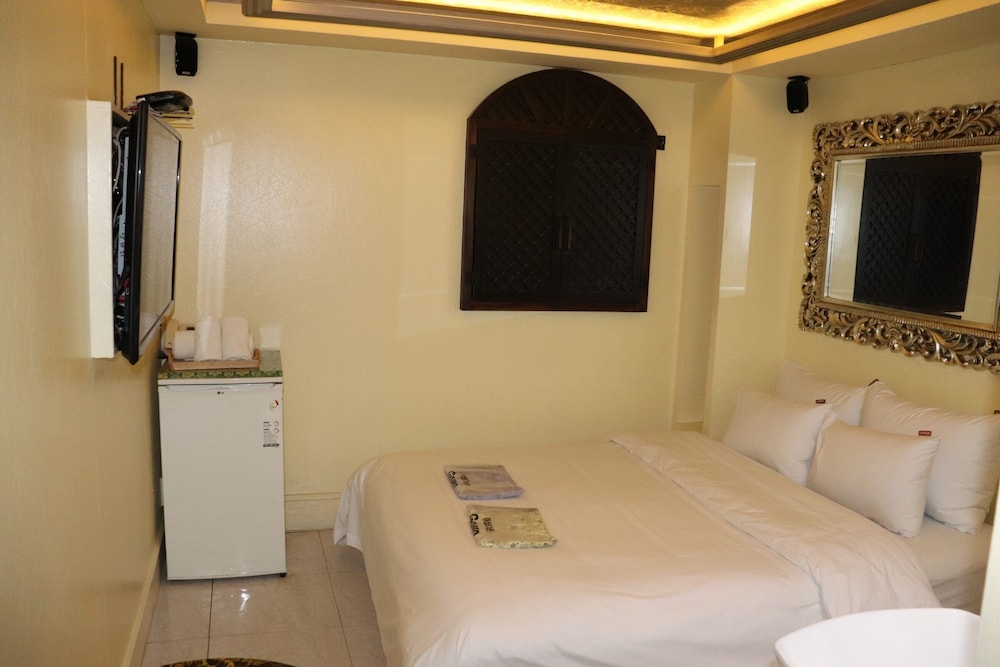 Standard Room - Photo 11