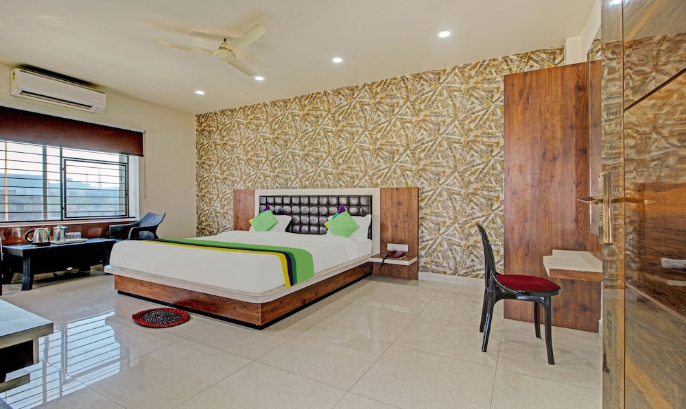 Deluxe Room - Photo 9