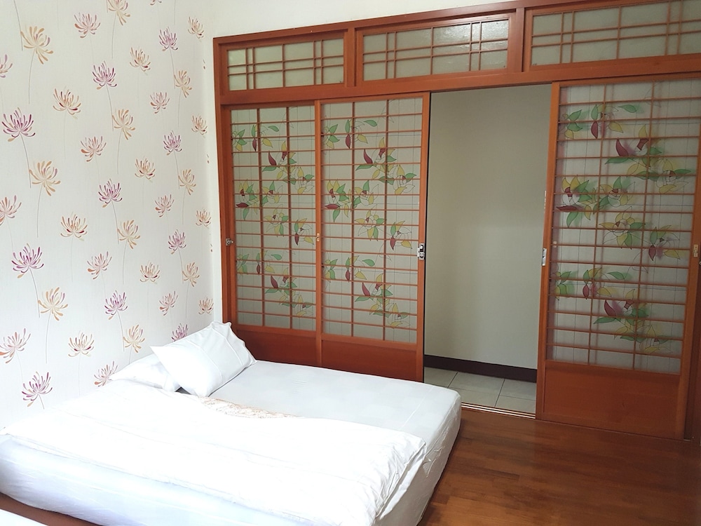 Economy Quadruple Room, 2 Double Beds, Non Smoking photo 1
