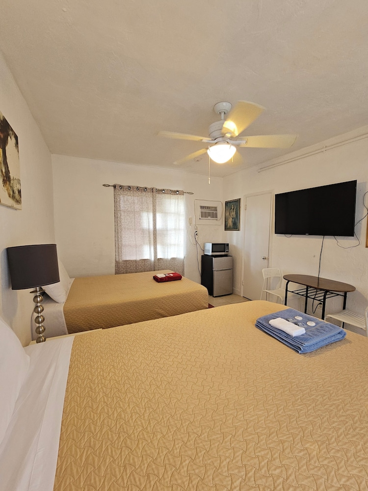 Standard Room, 2 Double Beds