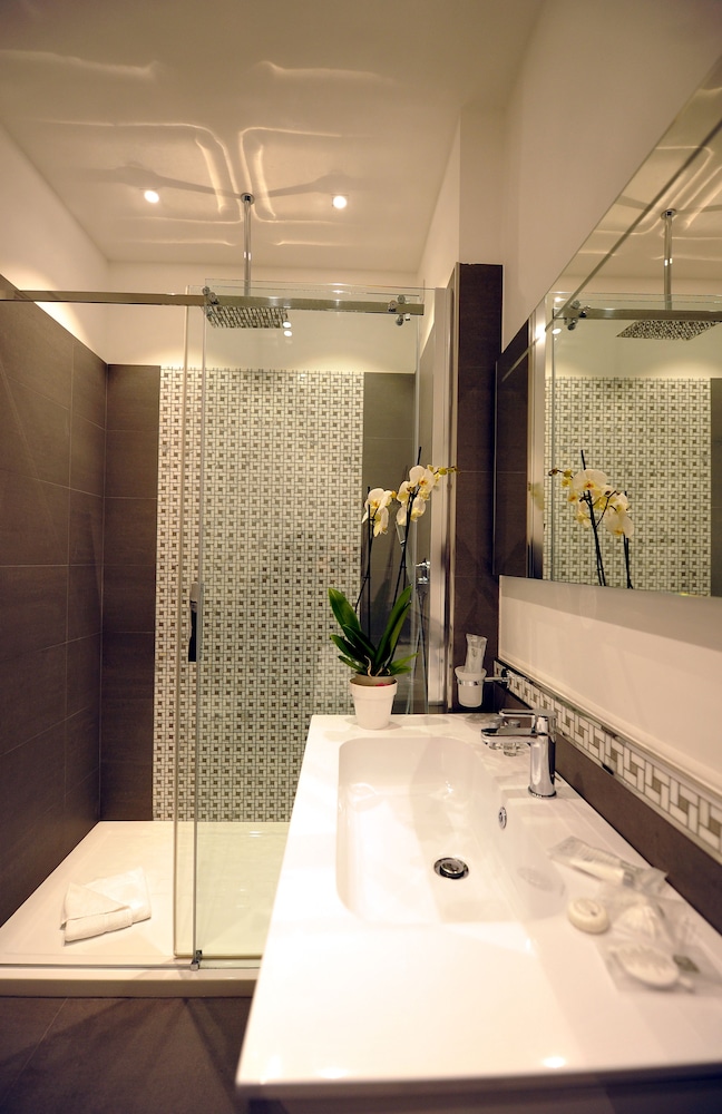 Standard Double Room, 1 Queen Bed (Piazza di Spagna) photo 2