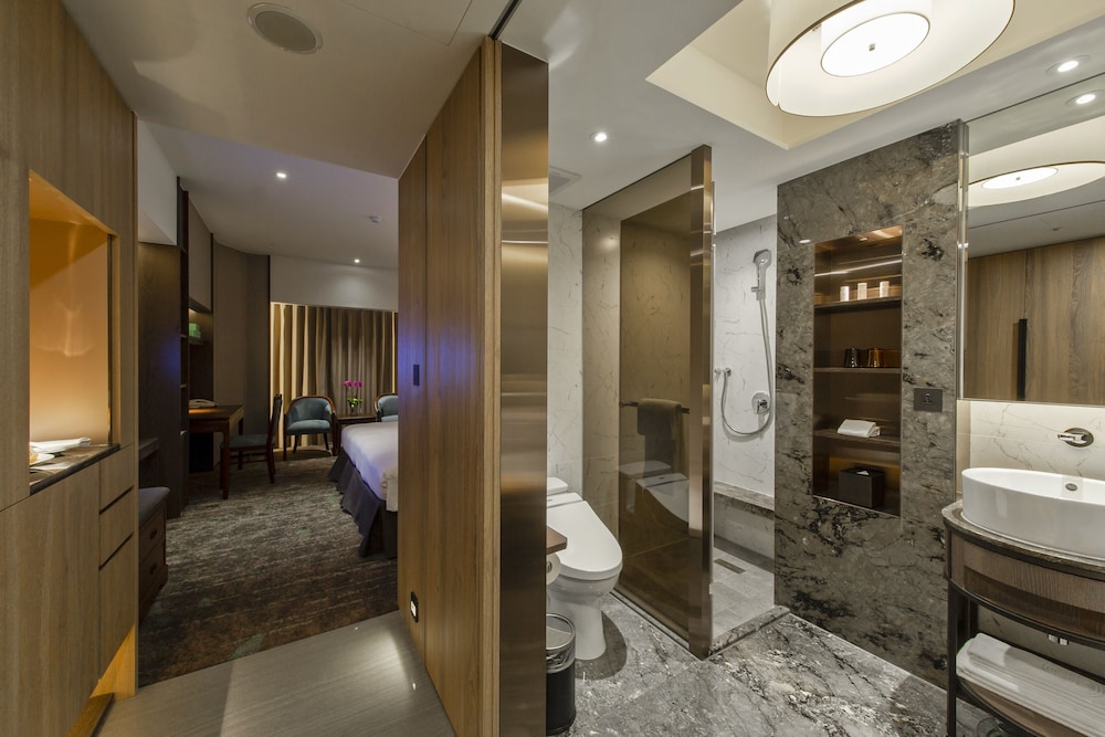 Elegant Floor Superior Room (Newly Renovated) photo 2