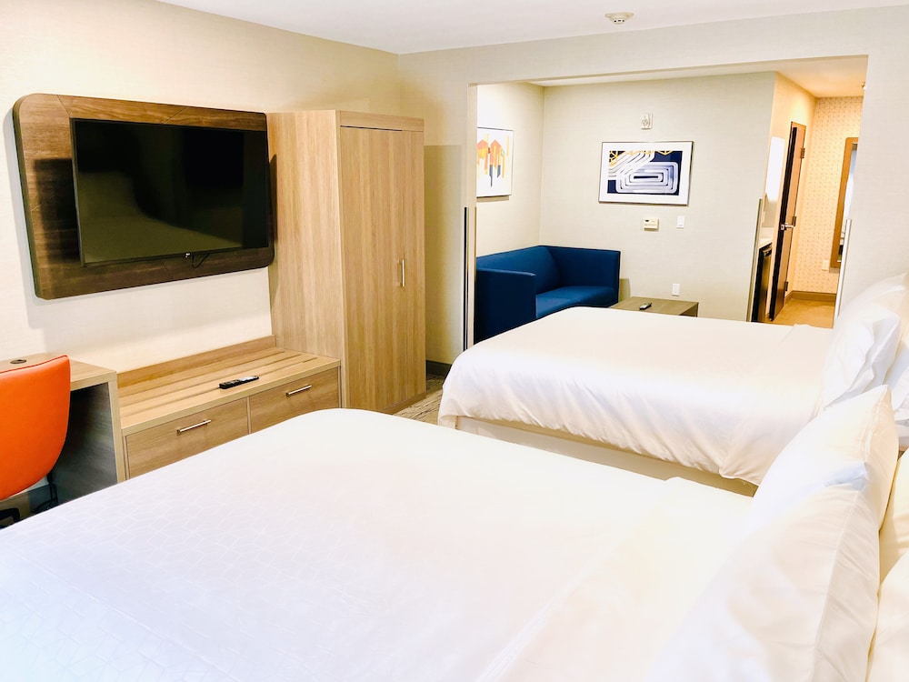 Suite, 2 Queen Beds - Photo 4