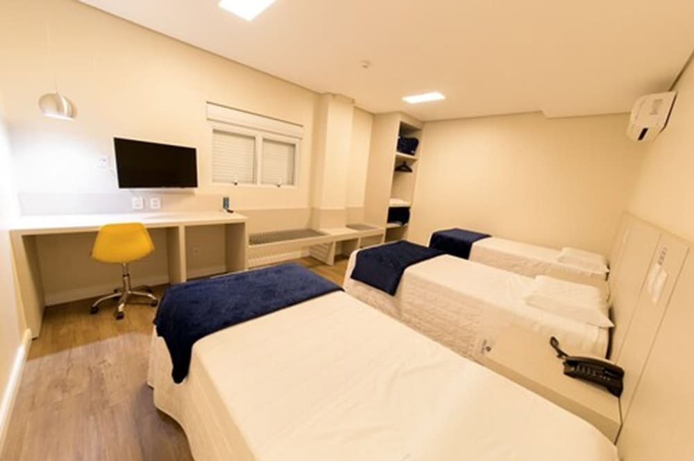 Deluxe Triple Room, Multiple Beds photo 2