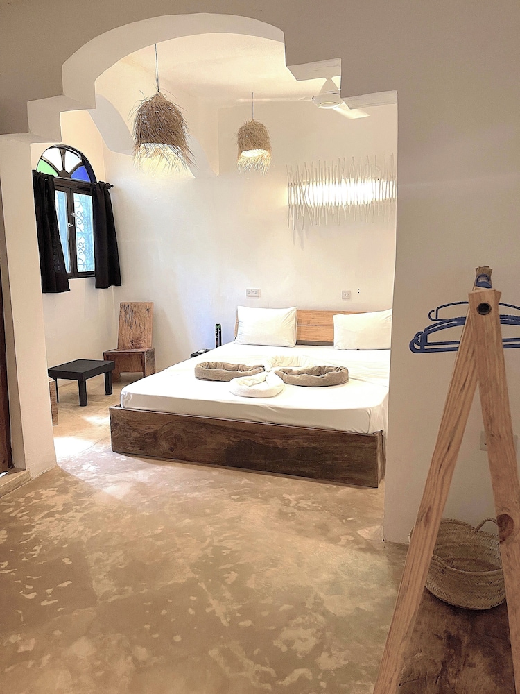 Deluxe Triple Room, Non Smoking, Private Bathroom (Villa with Pool)