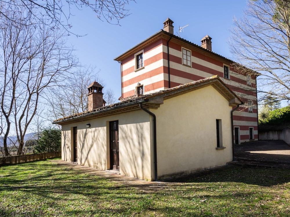 Classic House, 2 Bedrooms photo 2