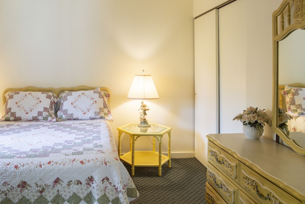 Riverside Family Apartment, 1 Queen Bed, River View photo 1