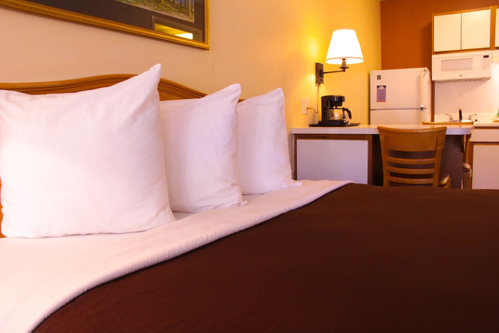 Standard Room, 1 Queen Bed, Non Smoking (Efficiency) - Photo 2