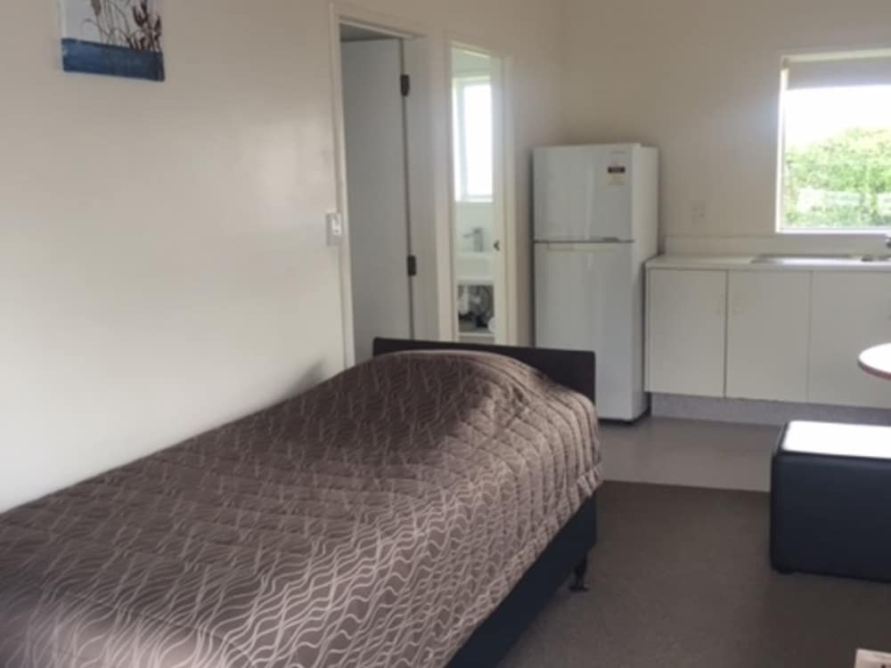 One Bedroom Queen - Photo 5