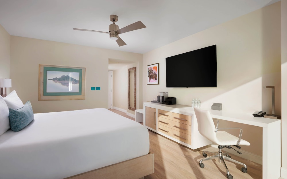 Room, 1 King Bed, Accessible (Hearing) - Photo 1