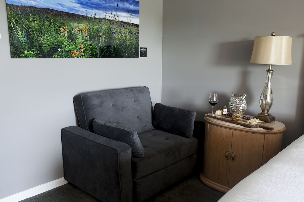 Standard Room, 1 King Bed photo 2