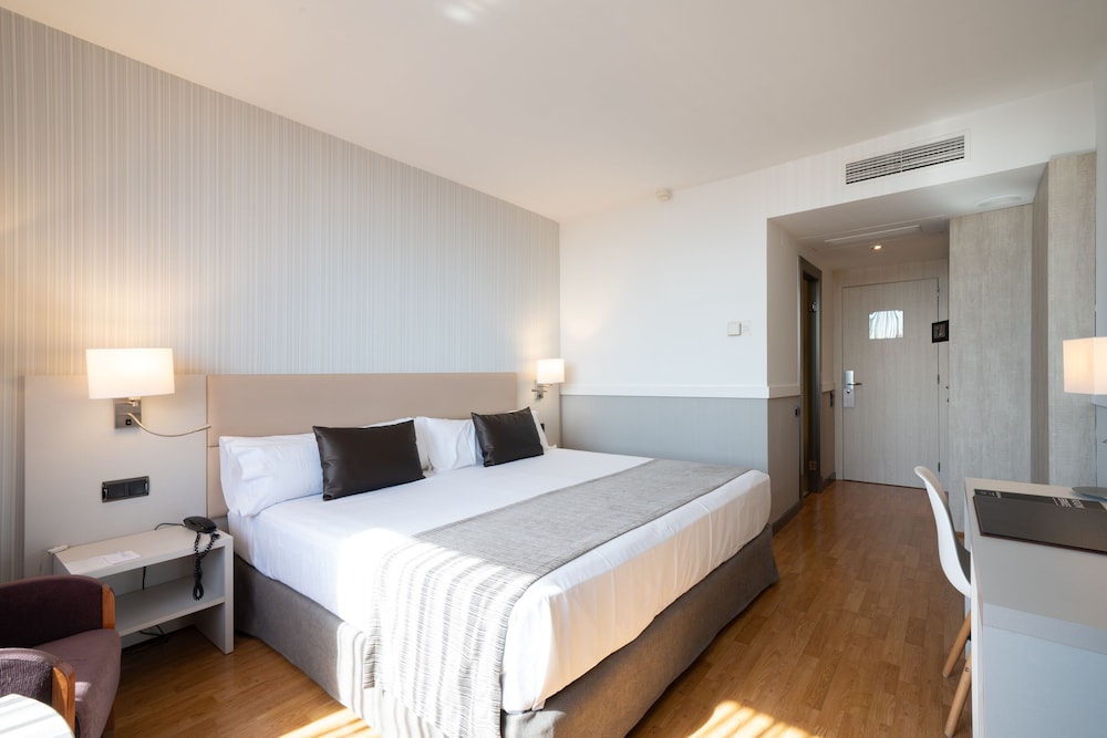 Double Room Single Use - Photo 4