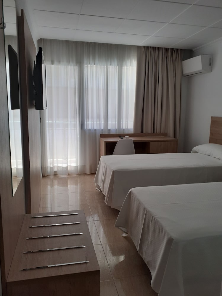 Double or twin room with terrace, 2 people - Photo 5