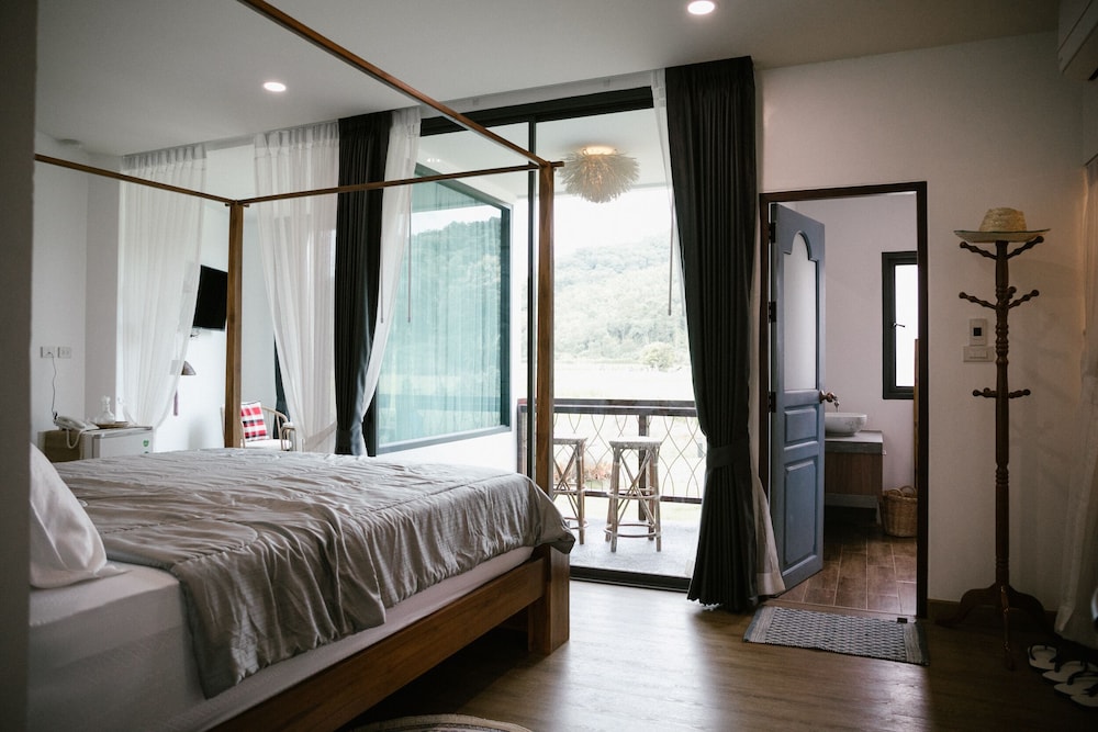 Young Farmer (King Bed)