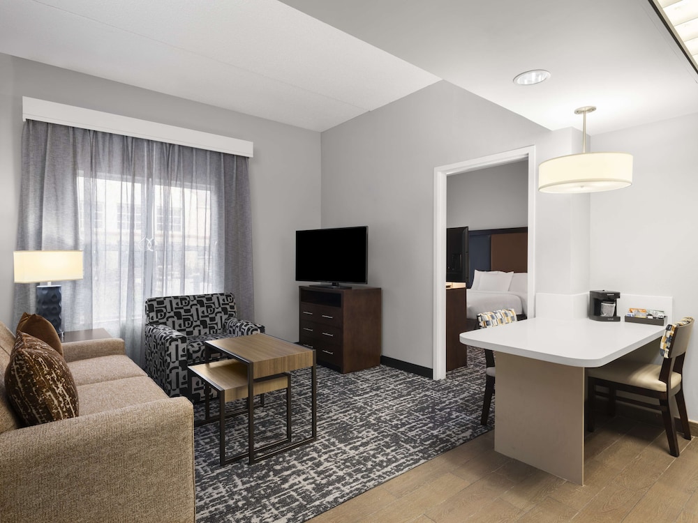 Suite, 1 Queen Bed, Accessible, Non Smoking - Photo 9