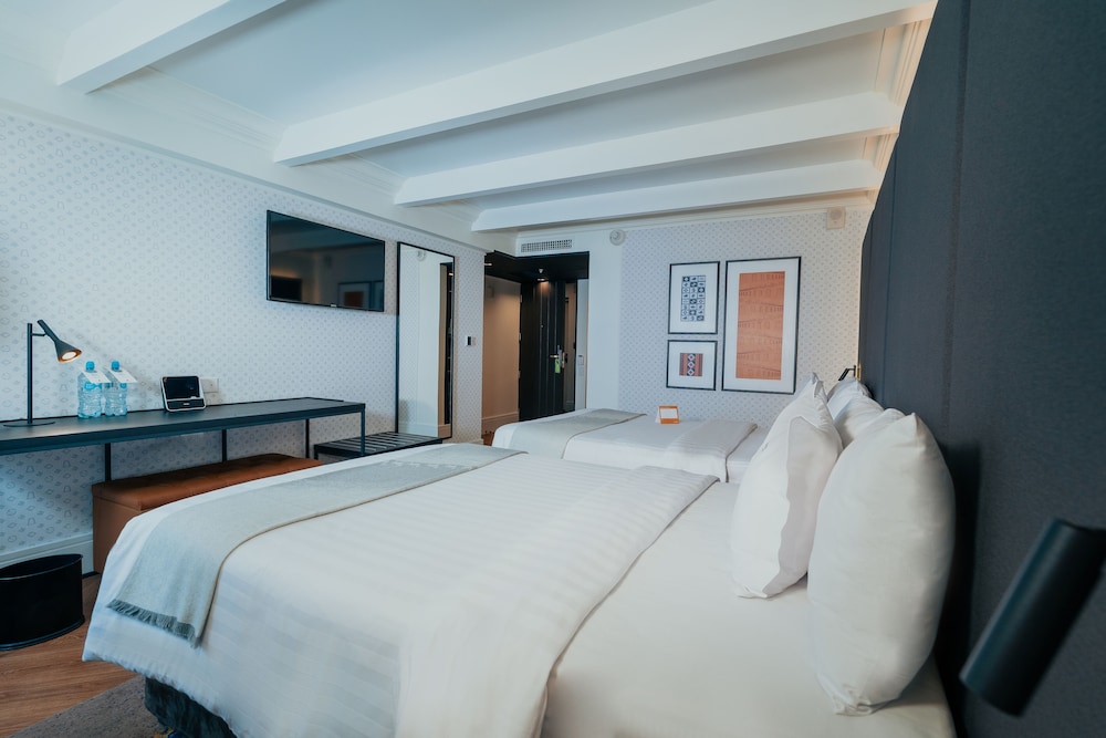 Standard Twin Room - Photo 1